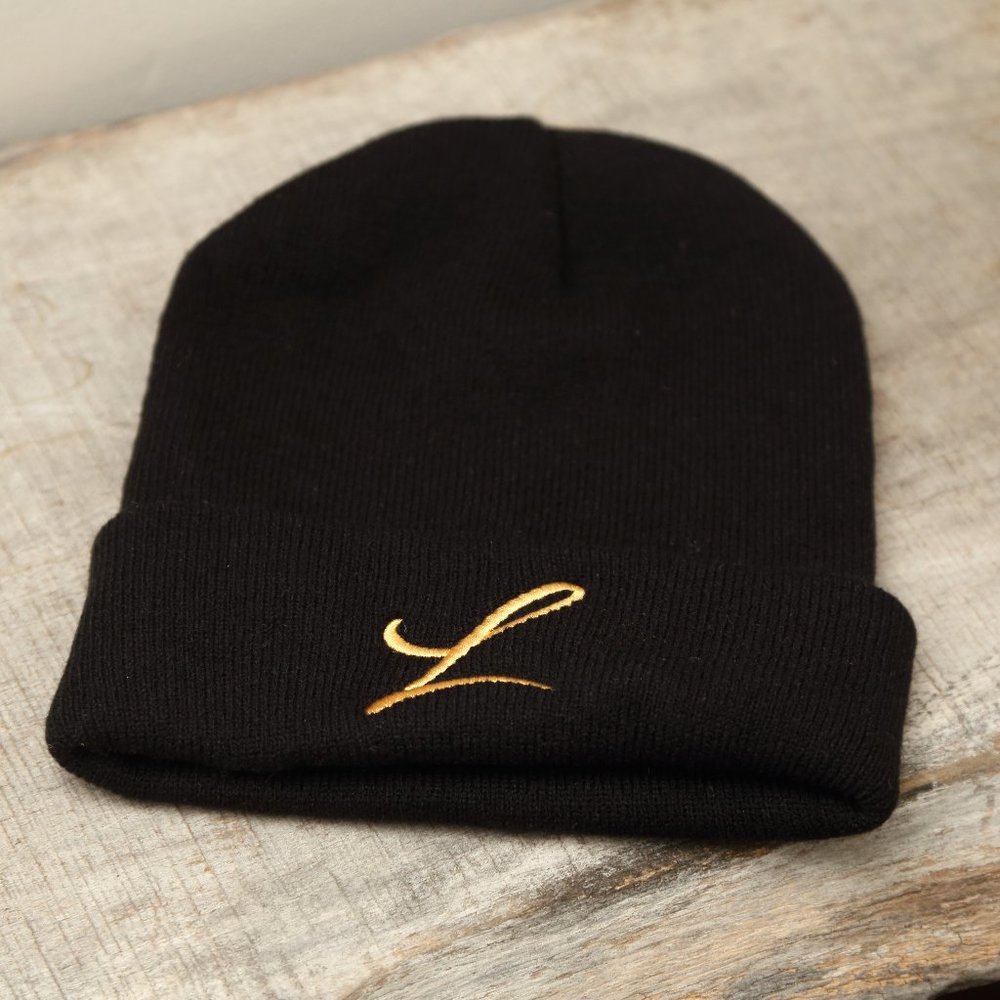 Black “L” monogrammed beanie knit winter hat